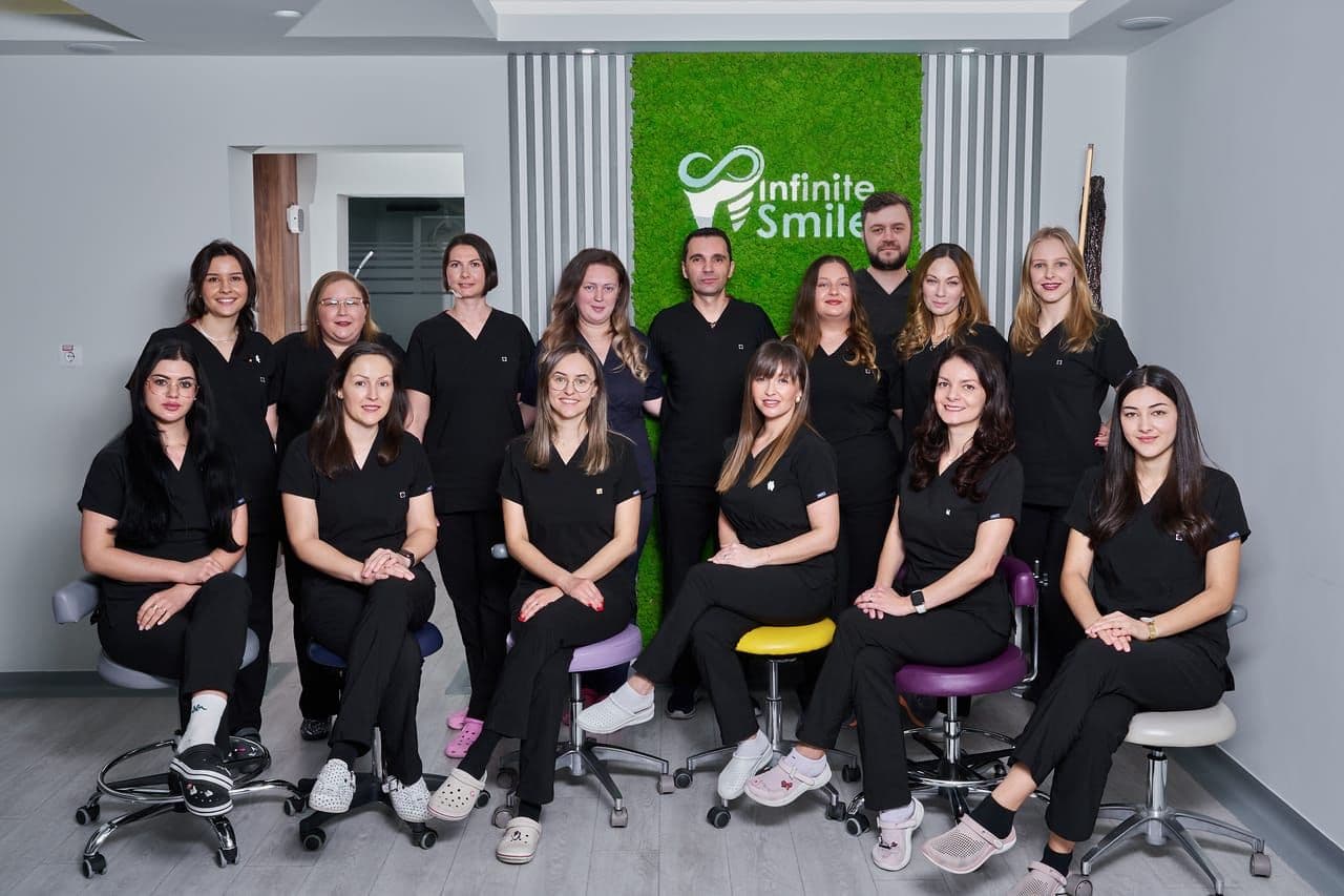 Echipa de medici Infinite Smile, în clinica din Sibiu